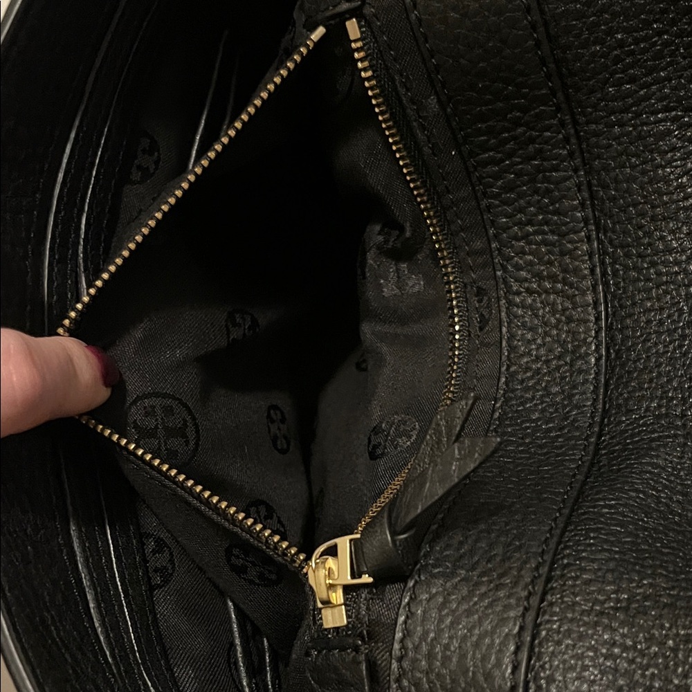 Tory Burch Britten Black Pebbled Leather Shoulder Bag with Gold Logo and Chain - Picture 11 of 16
